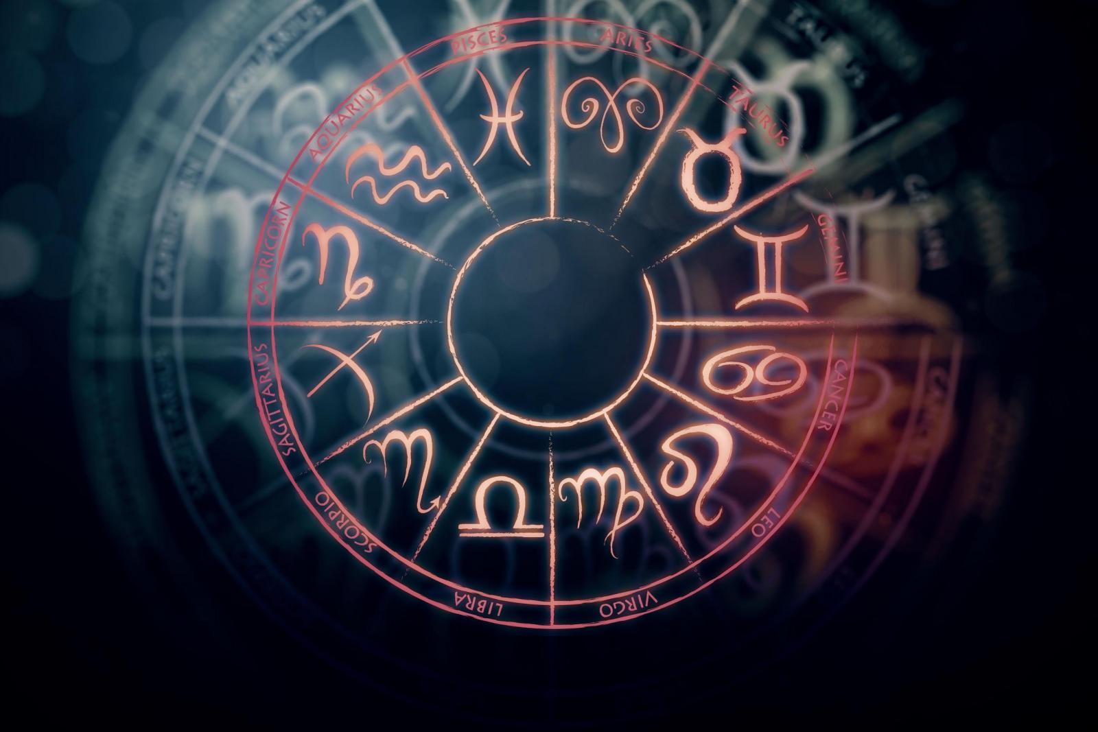 Votre Horoscope Du Dimanche 4 Decembre 22 Amour Argent Travail Sante Max