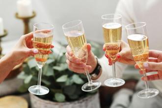 Champagne : l'astuce de la cuillère permet-elle de garder le pétillant ?