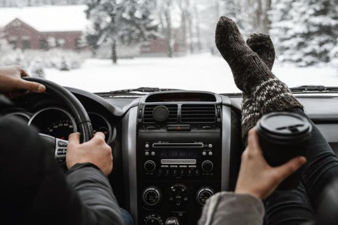 L'astuce de la chaussette pour protéger votre voiture en hiver