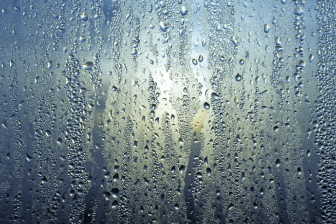 Comment nettoyer les traces de pluie sur les vitres ?