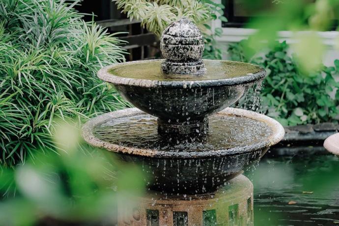 Ambiance relaxante au jardin : et si vous y installiez une fontaine ?