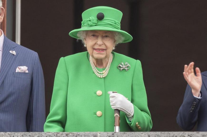 Décès d'Elizabeth II les tenues de la reine d’Angleterre à travers les jubilés (photos) Max